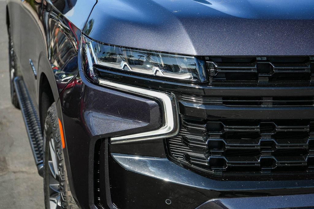 Used 2023 Chevrolet Suburban Z71 w/ Luxury Package AWD/4WD image 9