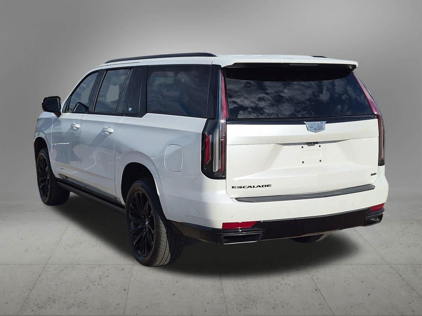 Used 2024 Cadillac Escalade ESV Sport w/ LPO, ONYX Package AWD/4WD image 4