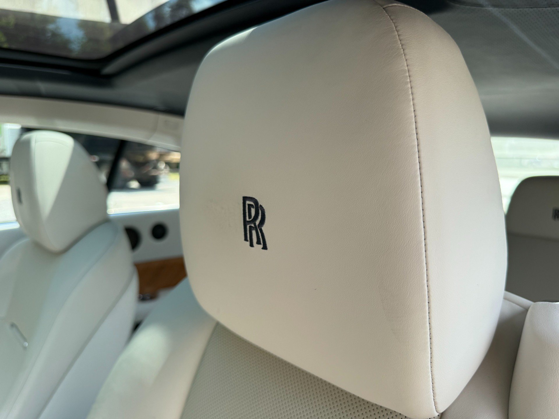 Used 2015 Rolls-Royce Wraith RWD image 38
