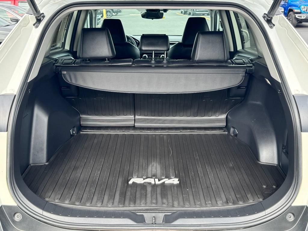 Used 2022 Toyota RAV4 XLE Premium AWD/4WD image 16