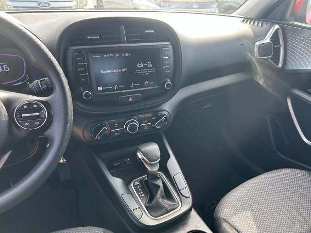 Used 2025 Kia Soul LX w/ LX Technology Package FWD image 13