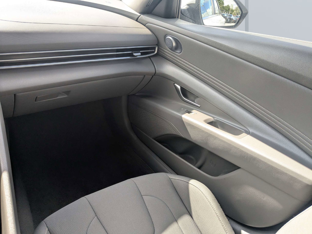 Used 2025 Hyundai Elantra SEL FWD image 20