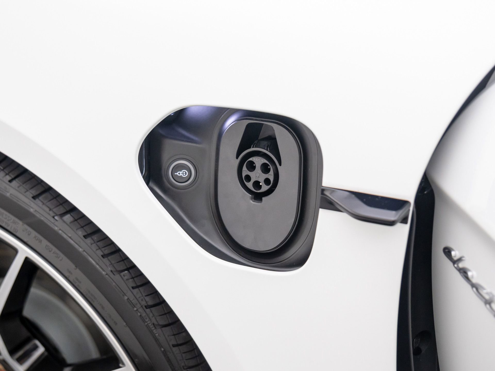 New 2025 Porsche Taycan image 32