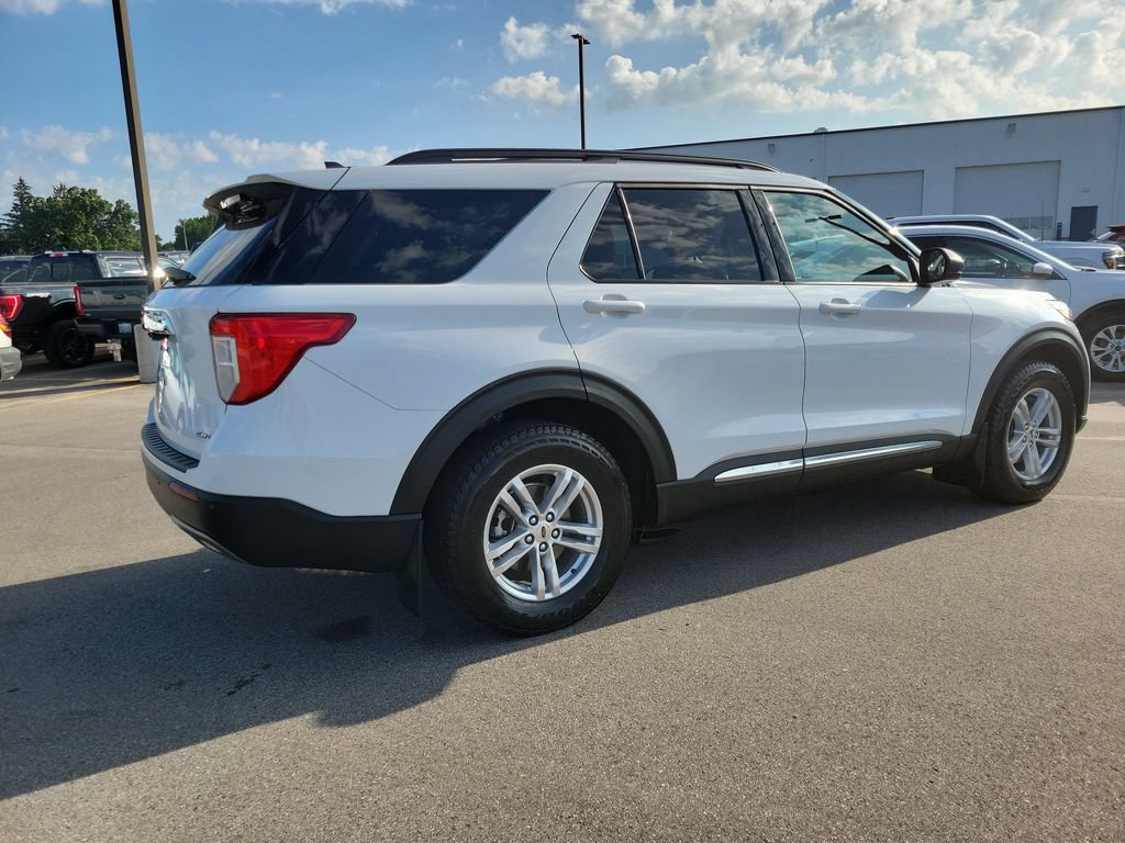 Certified 2021 Ford Explorer XLT w/ Equipment Group 202A AWD/4WD image 4