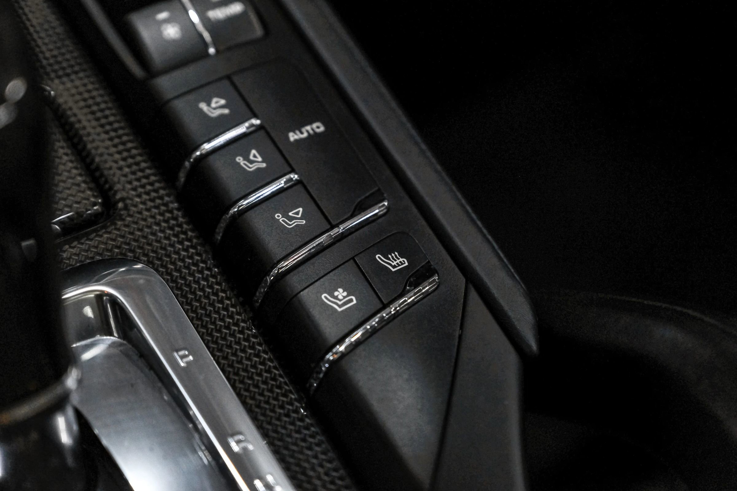 Used 2014 Porsche Cayenne Turbo S AWD/4WD image 32