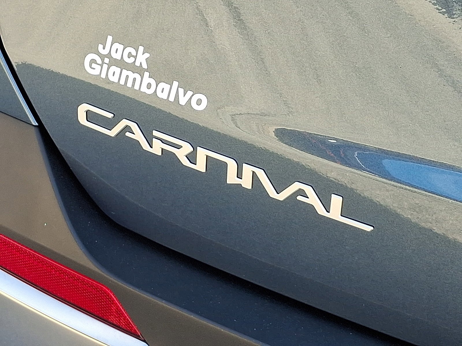 Used 2025 Kia Carnival SX image 32