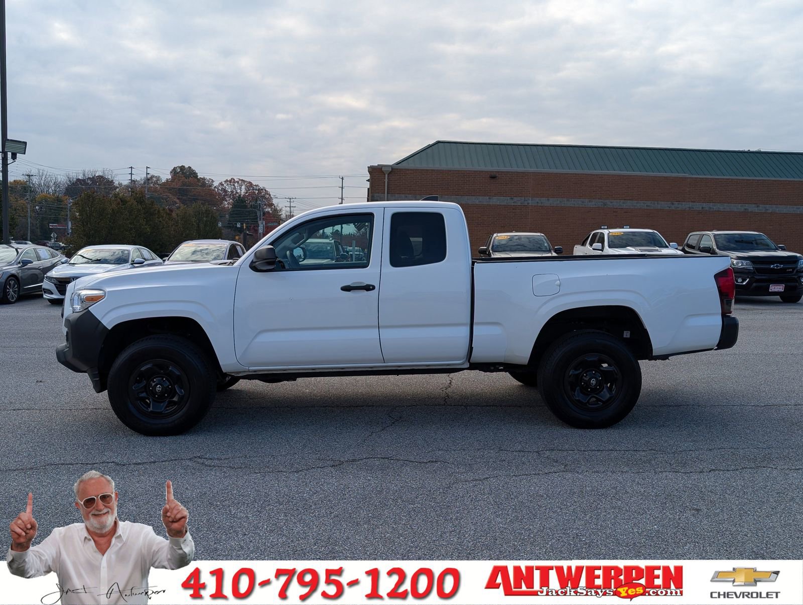 Used 2022 Toyota Tacoma SR image 6