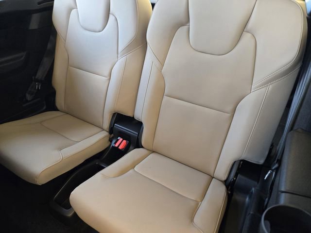New 2025 Volvo XC90 T8 Core image 32