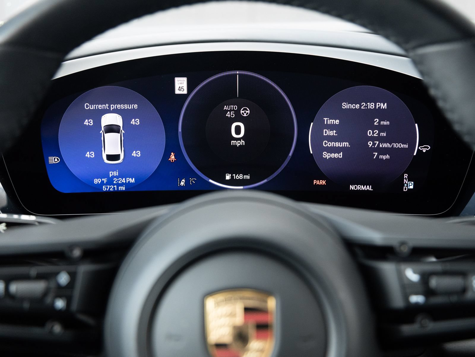 Certified 2025 Porsche Macan Electric RWD image 14
