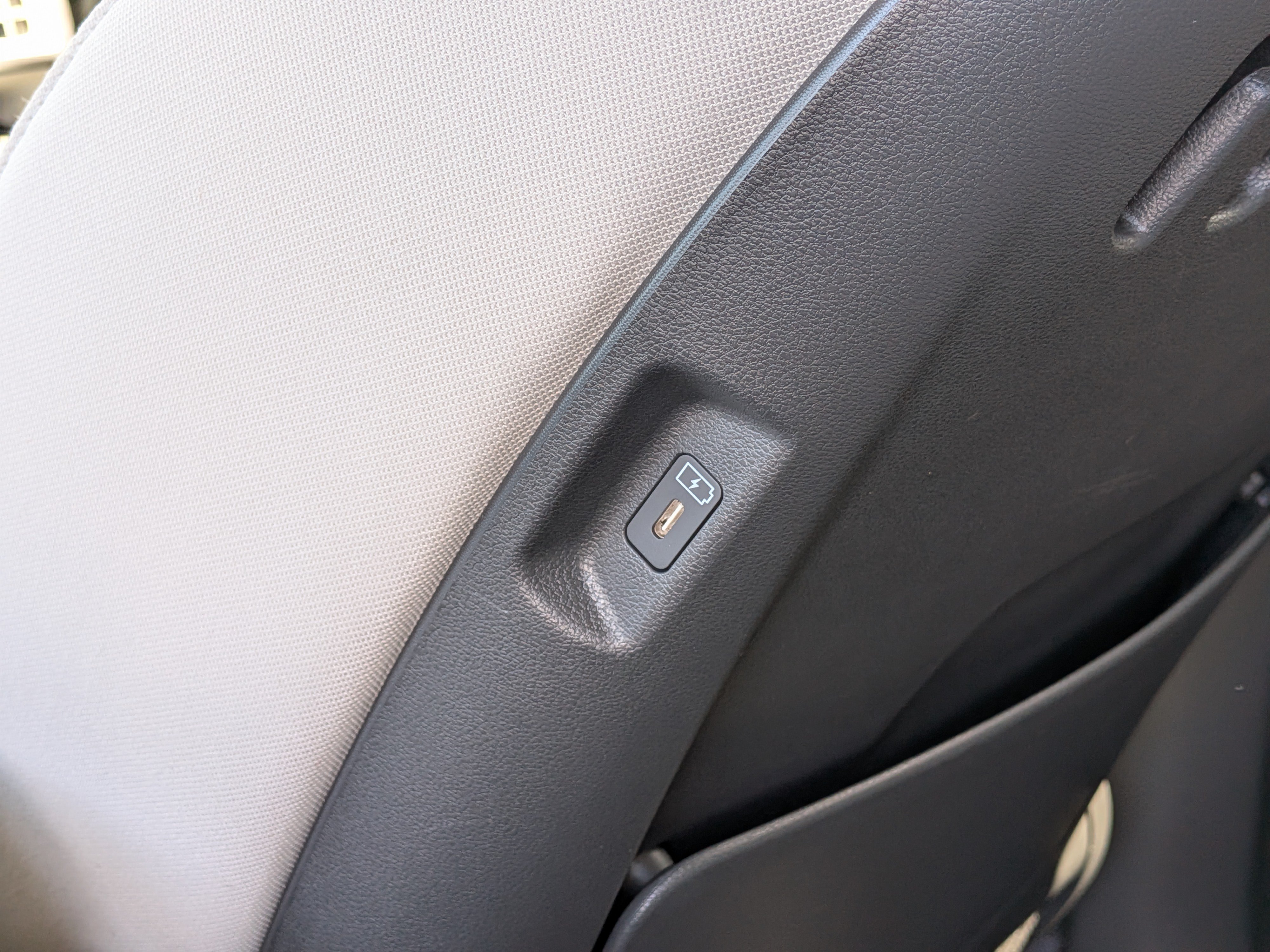 Used 2026 Hyundai Santa Fe SE FWD image 16