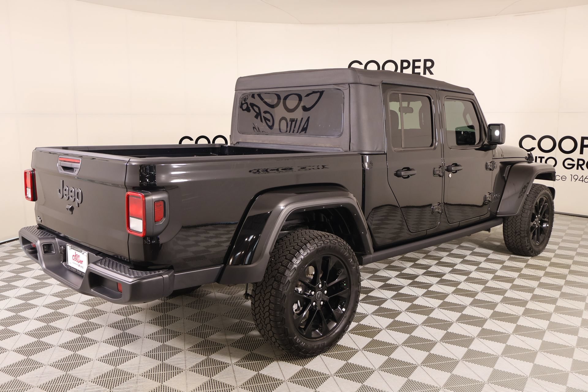 Used 2025 Jeep Gladiator Sport AWD/4WD image 19