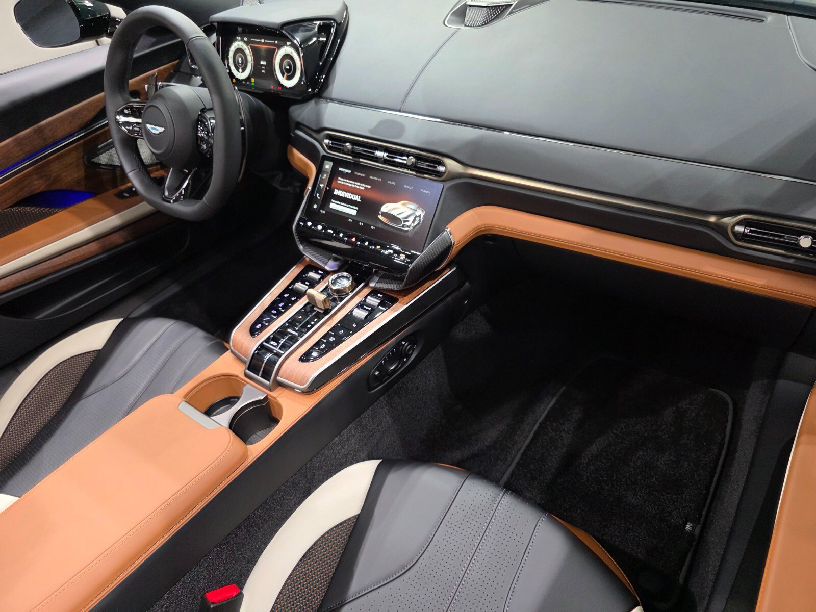 Used 2026 Aston Martin Vanquish 60th Anniversary Edition RWD image 26