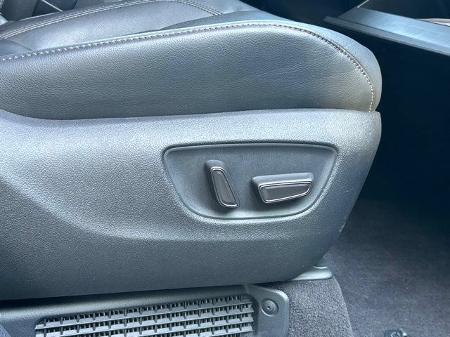 Used 2025 Toyota Sienna Platinum AWD/4WD image 30