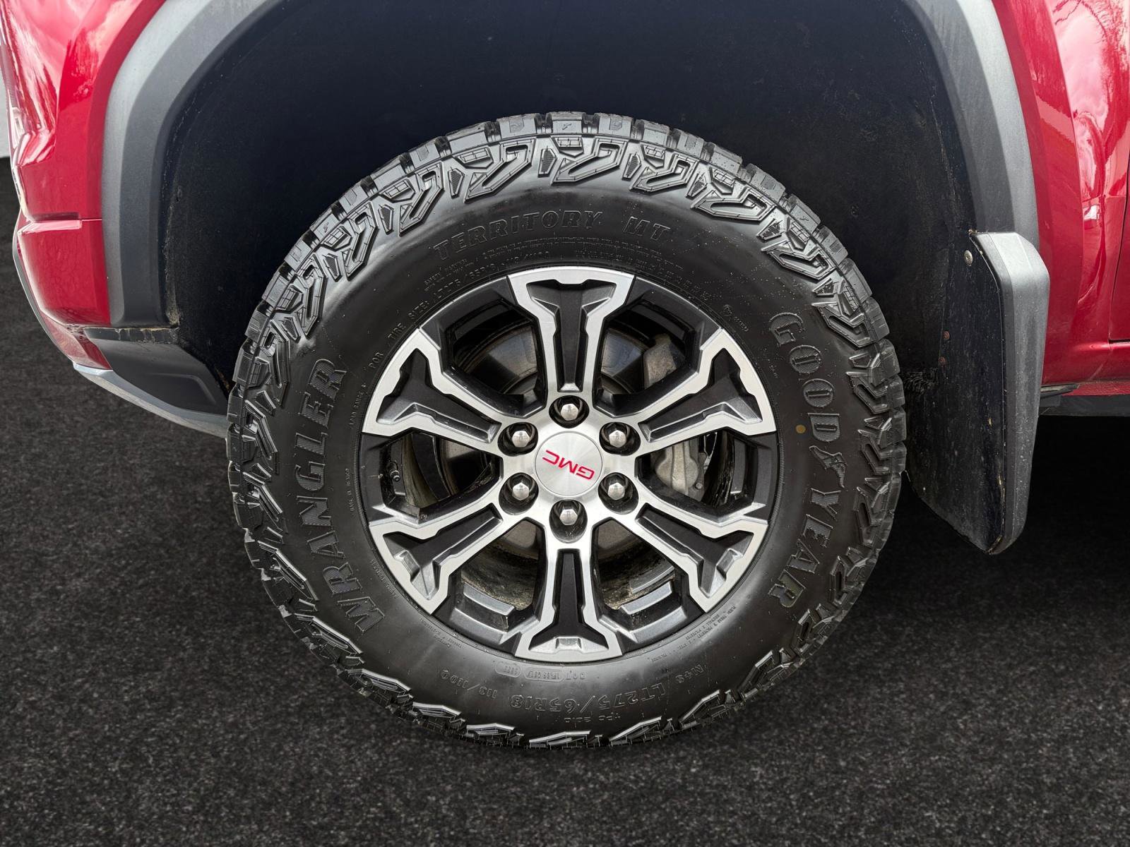 Used 2024 GMC Canyon AT4 image 14