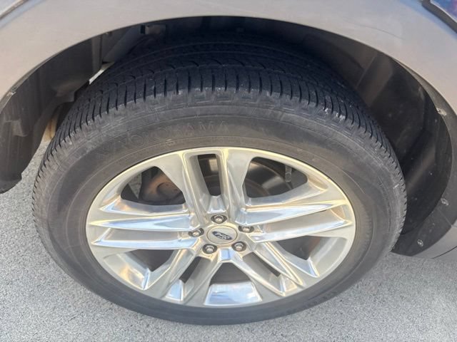 Used 2017 Ford Explorer XLT w/ Equipment Group 202A FWD image 8