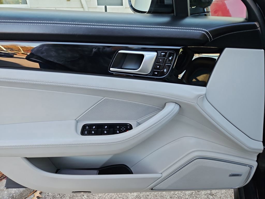 Used 2018 Porsche Panamera image 27