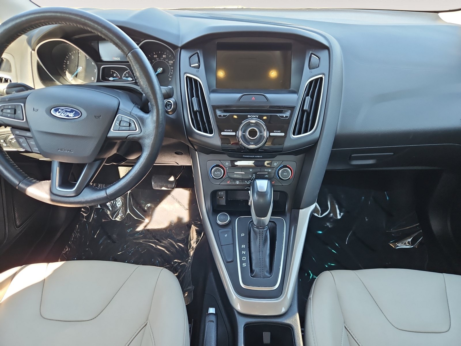 Used 2017 Ford Focus Titanium FWD image 12