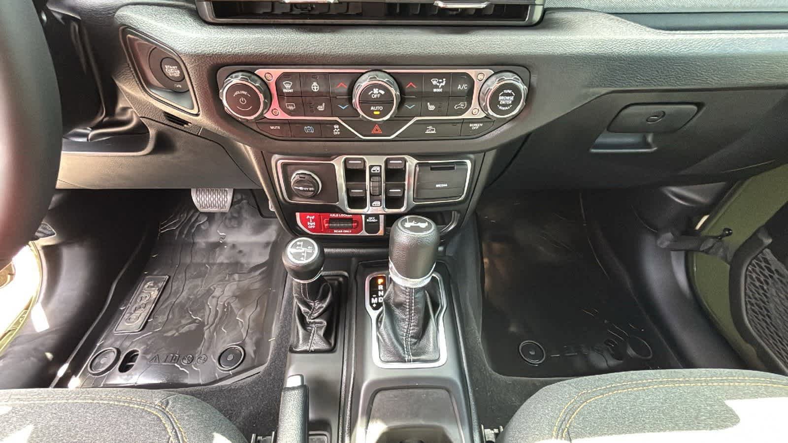 Used 2024 Jeep Wrangler Unlimited AWD/4WD image 24