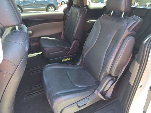 Used 2025 Kia Carnival FWD image 14
