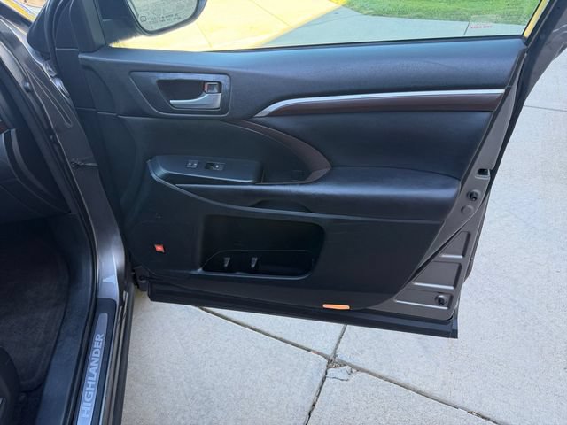 Used 2016 Toyota Highlander Limited FWD image 23