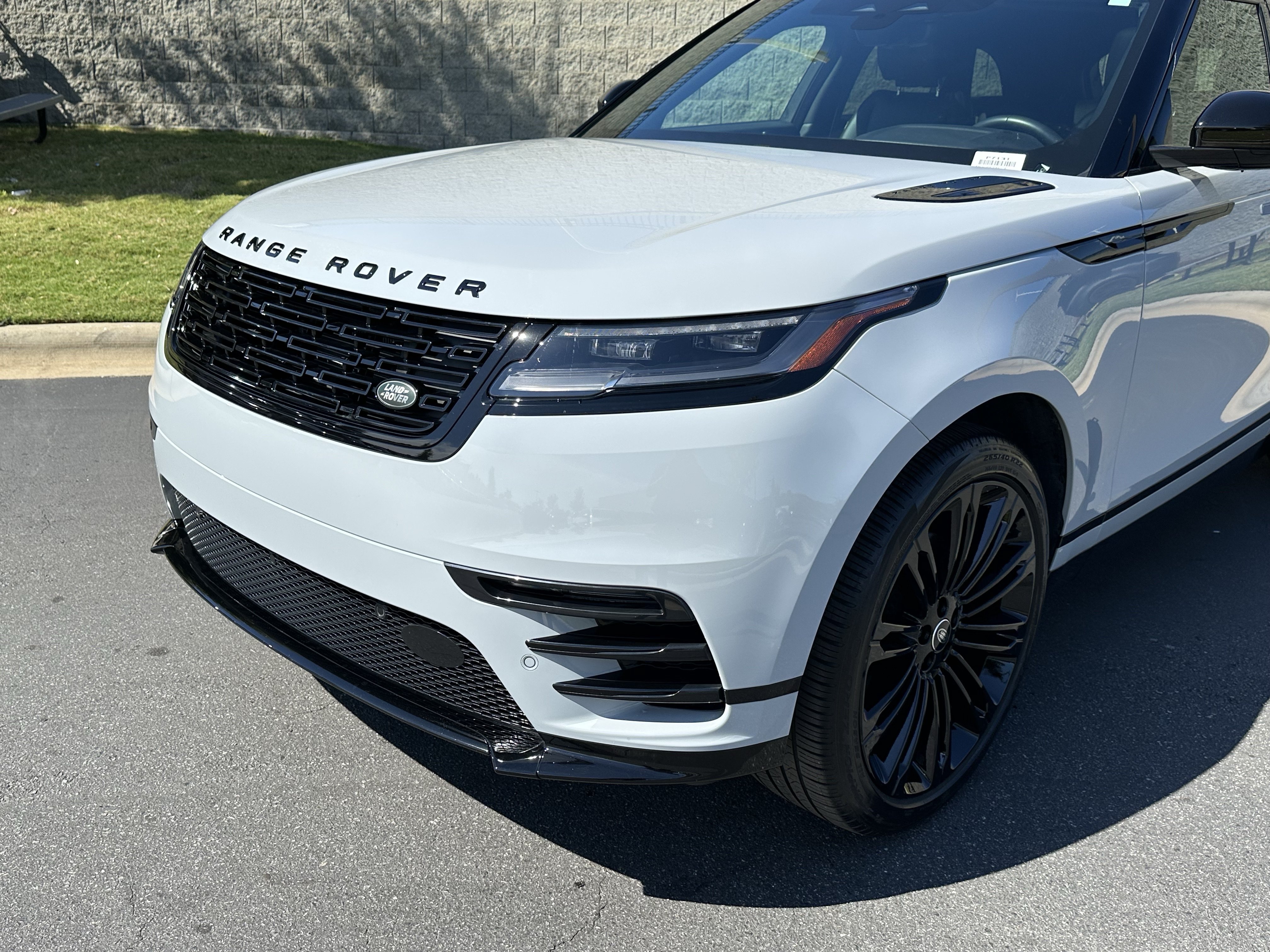 Certified 2024 Land Rover Range Rover Velar Dynamic SE AWD/4WD image 11