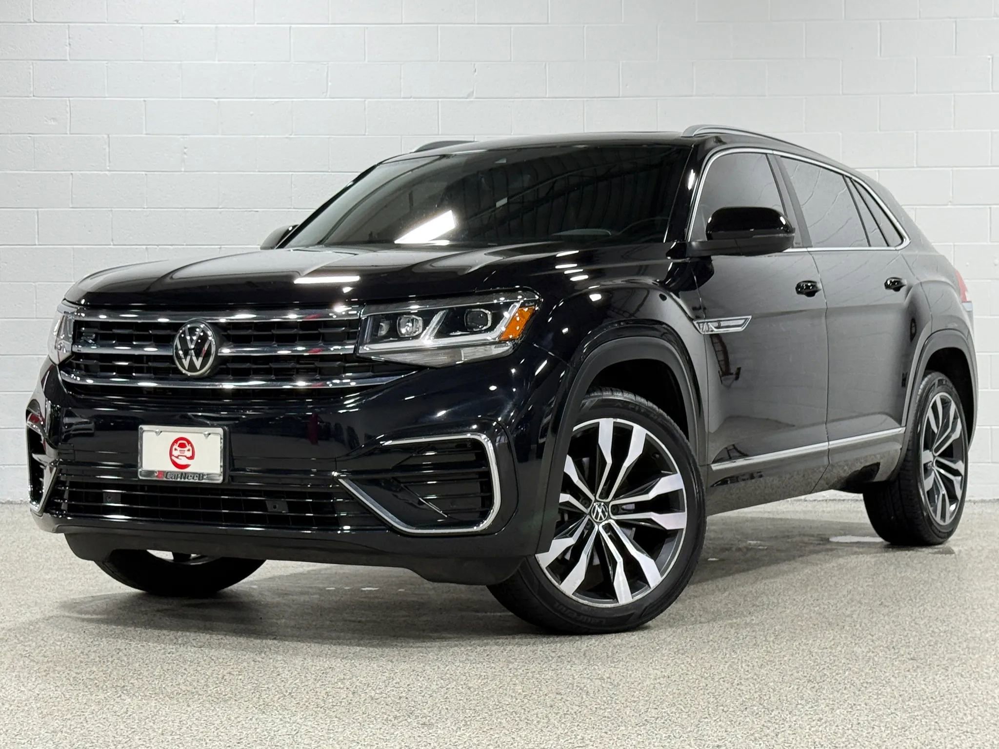 Used 2021 Volkswagen Atlas Cross Sport SEL R-Line AWD/4WD image 2
