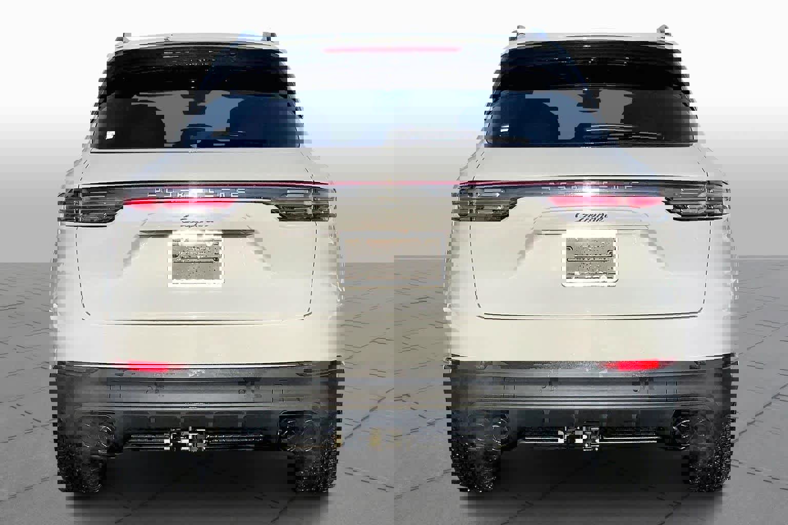 Certified 2022 Porsche Cayenne Platinum Edition image 8