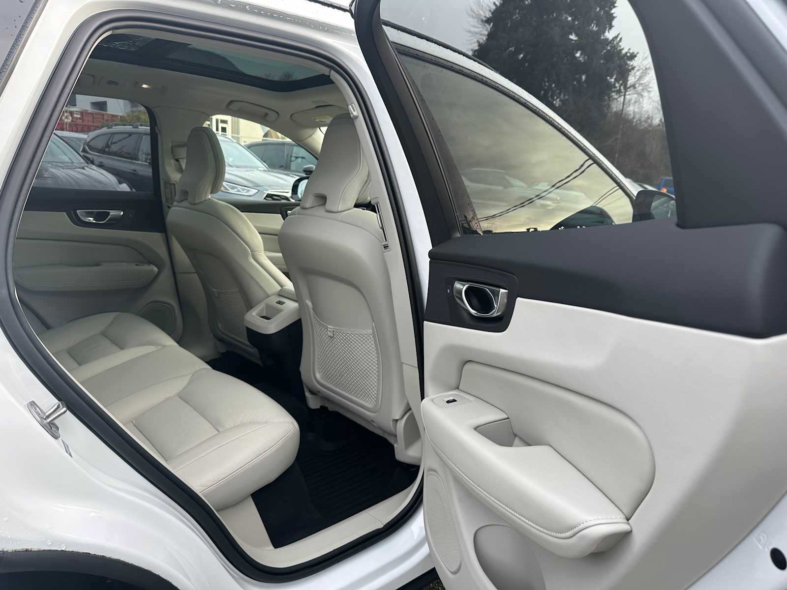 Used 2025 Volvo XC60 B5 Plus w/ Protection Package Premier image 13