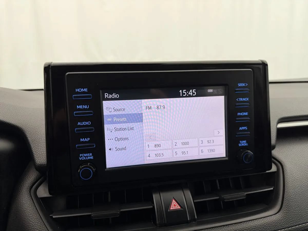 Used 2019 Toyota RAV4 LE AWD/4WD image 17