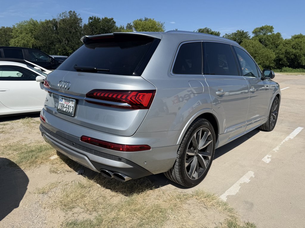 Used 2024 Audi SQ7 Prestige AWD/4WD image 7