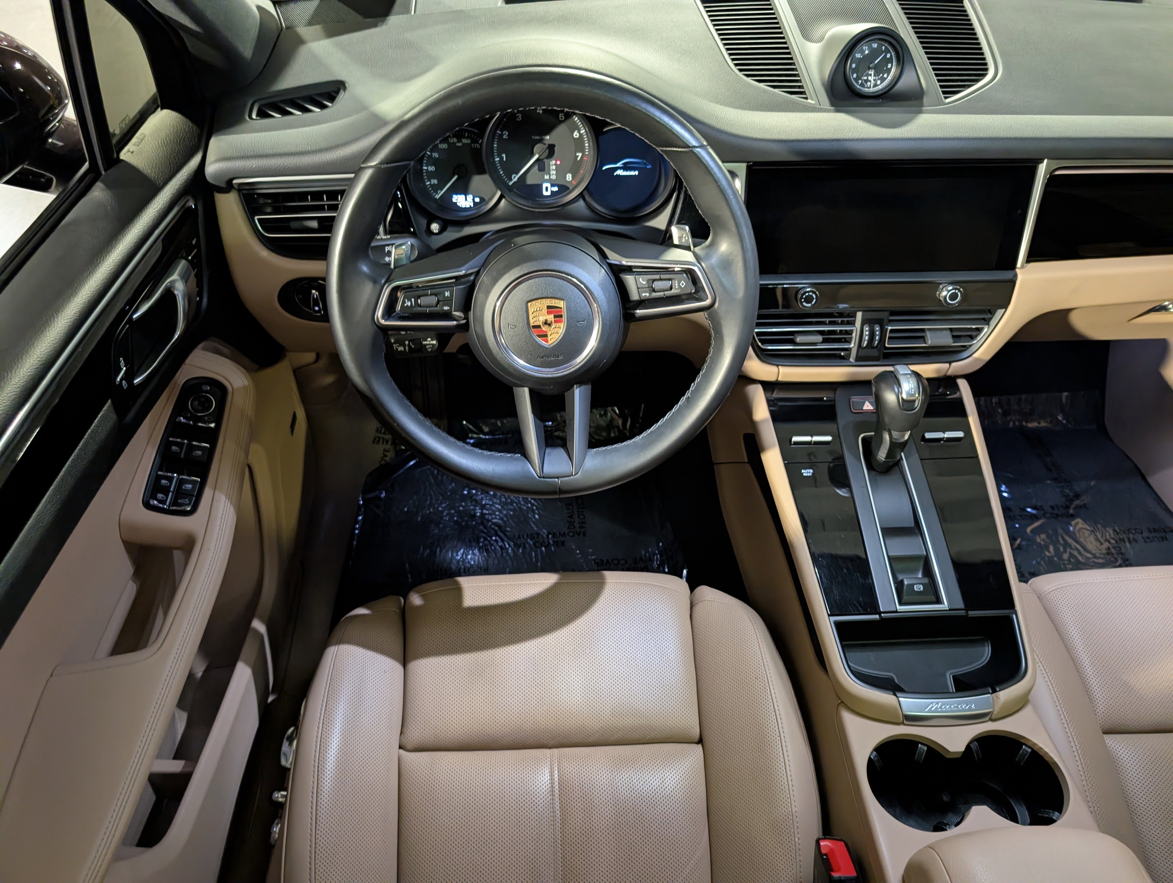 Certified 2023 Porsche Macan image 6