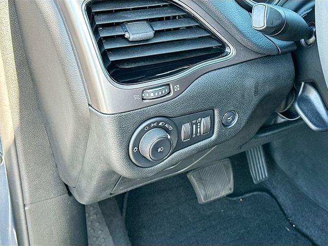 Used 2022 Jeep Cherokee Limited w/ Elite Package image 10