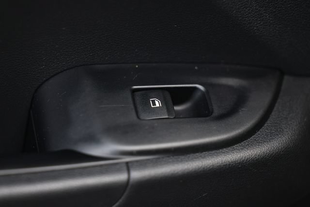 Used 2025 Hyundai Venue SEL FWD image 24