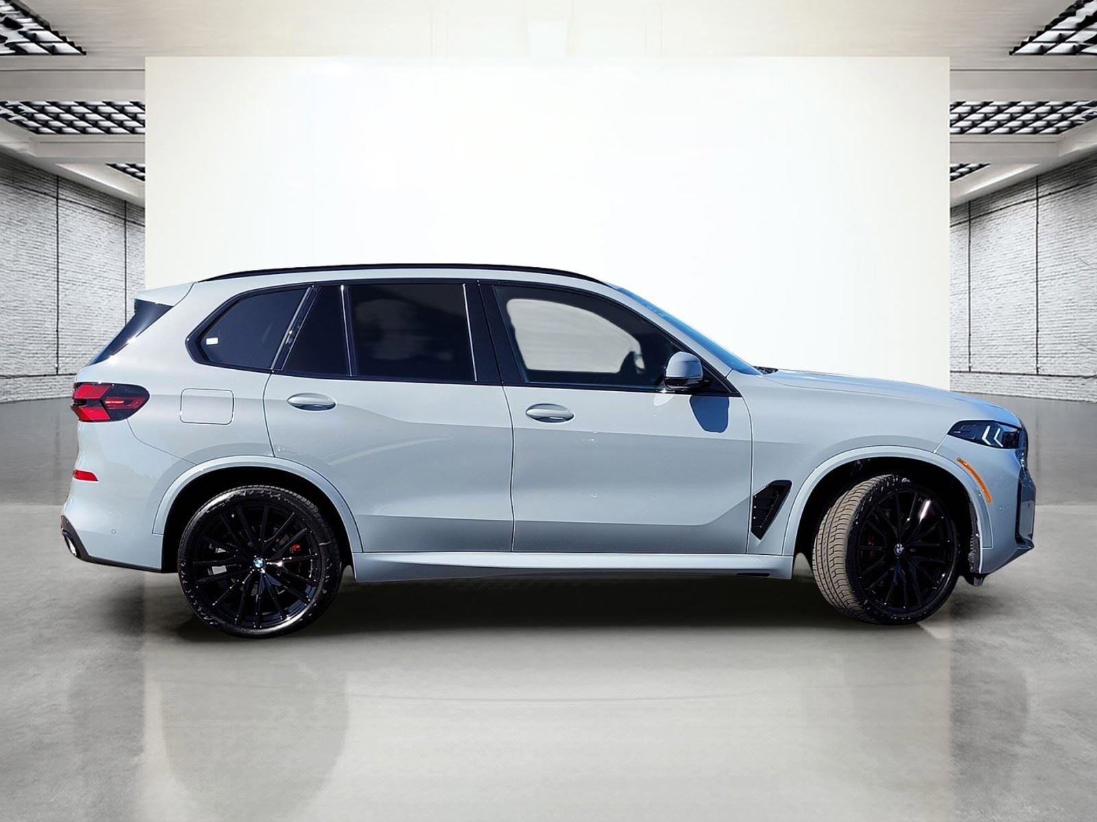 New 2026 BMW X5 xDrive40i w/ M Sport Package AWD/4WD image 5