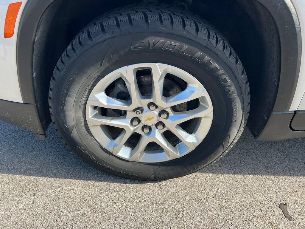 Used 2022 Chevrolet Traverse LS AWD/4WD image 12
