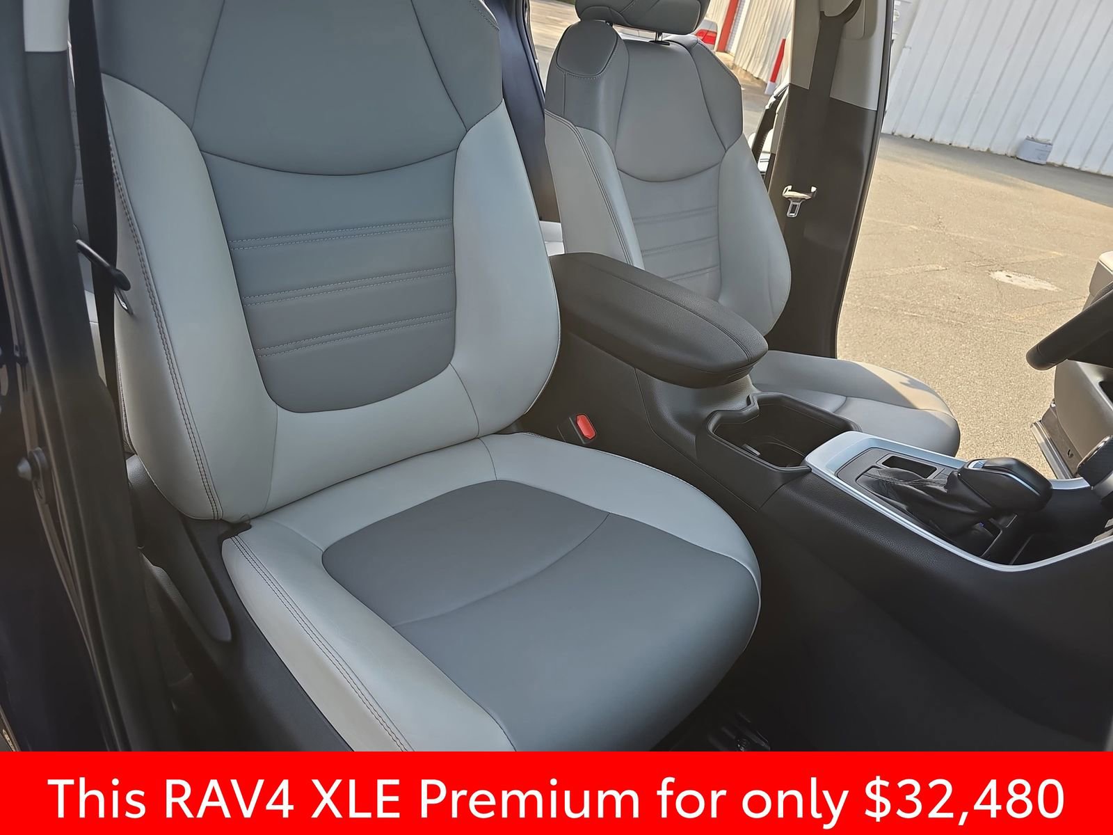 Used 2023 Toyota RAV4 XLE Premium image 17