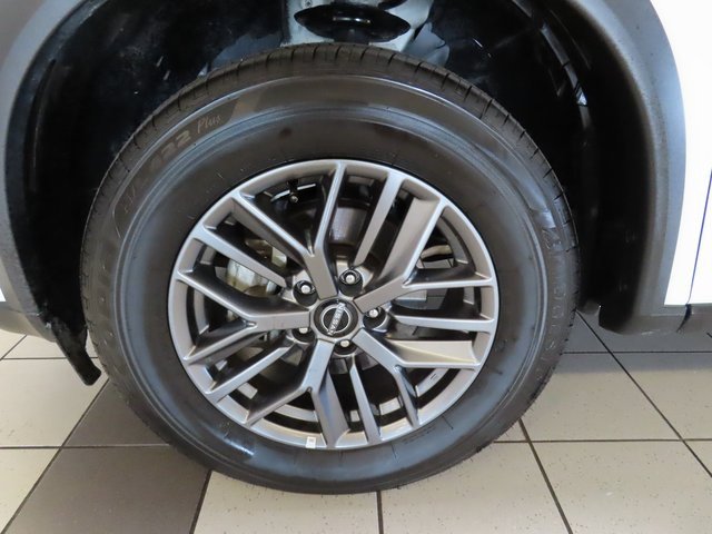 Used 2023 Nissan Rogue S image 14