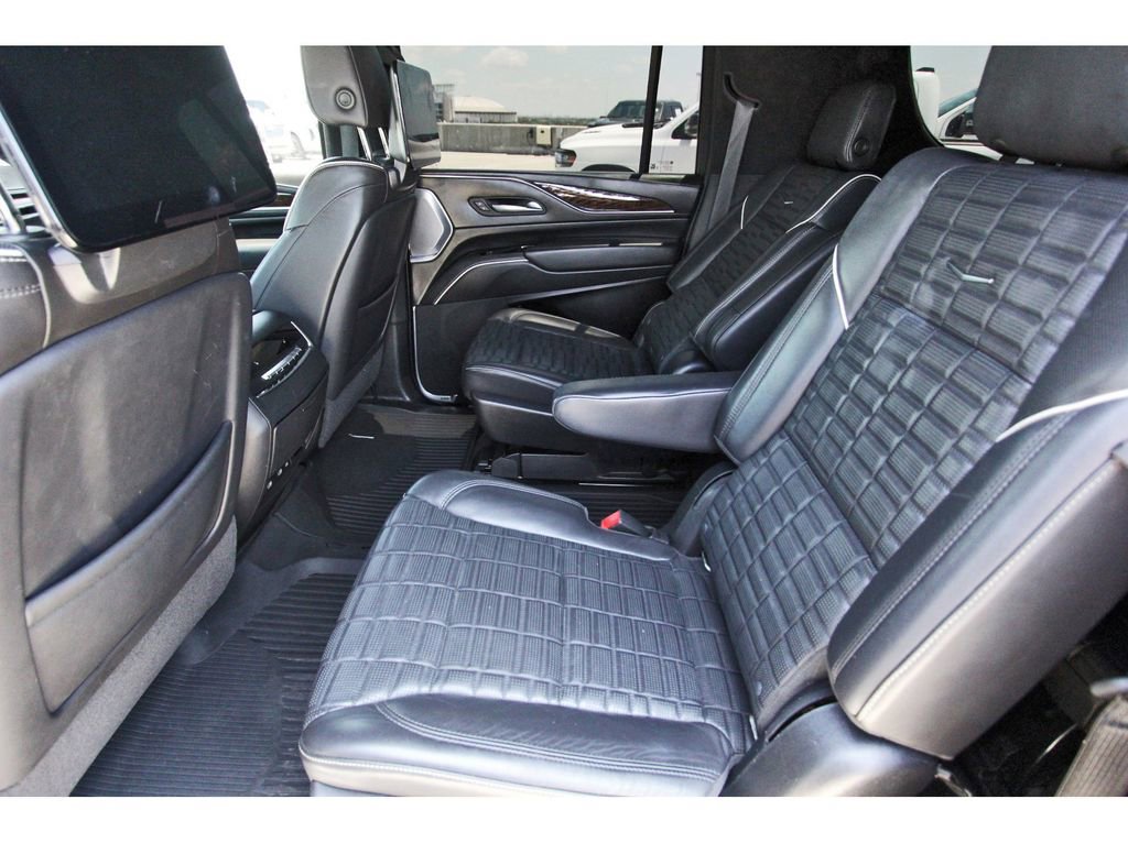 Used 2021 Cadillac Escalade ESV Sport Platinum w/ Heavy-Duty Trailer Package AWD/4WD image 7