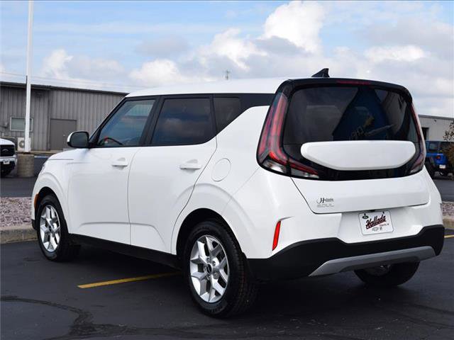 Used 2023 Kia Soul LX w/ LX Technology Package image 7