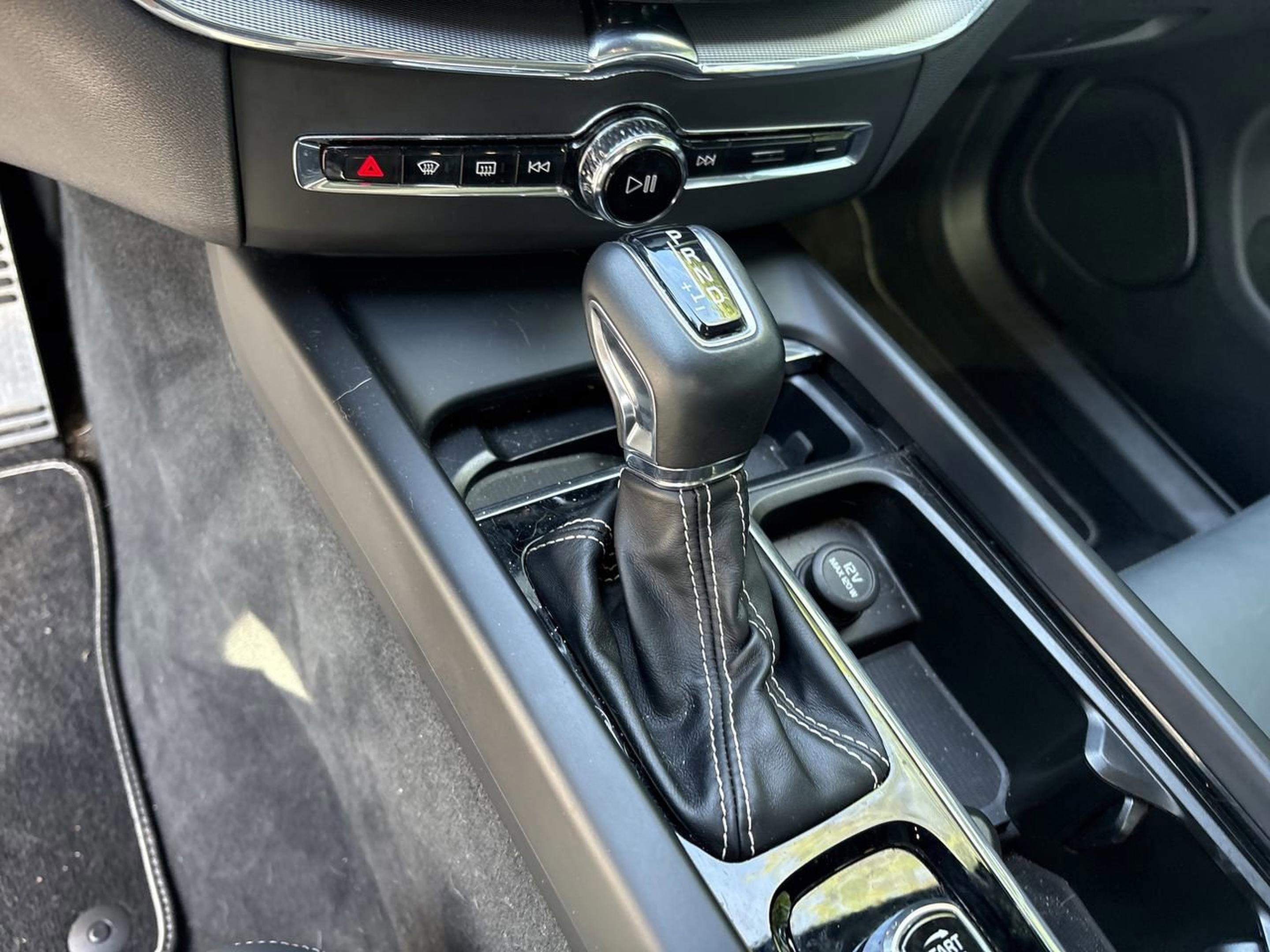 Used 2020 Volvo XC60 T5 R-Design w/ Protection Package Premier image 15