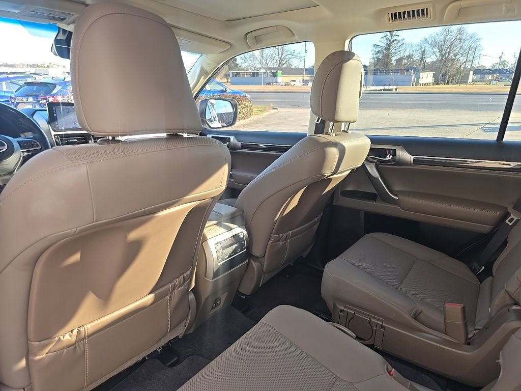 Used 2023 Lexus GX 460 Premium w/ Accessory Package image 27