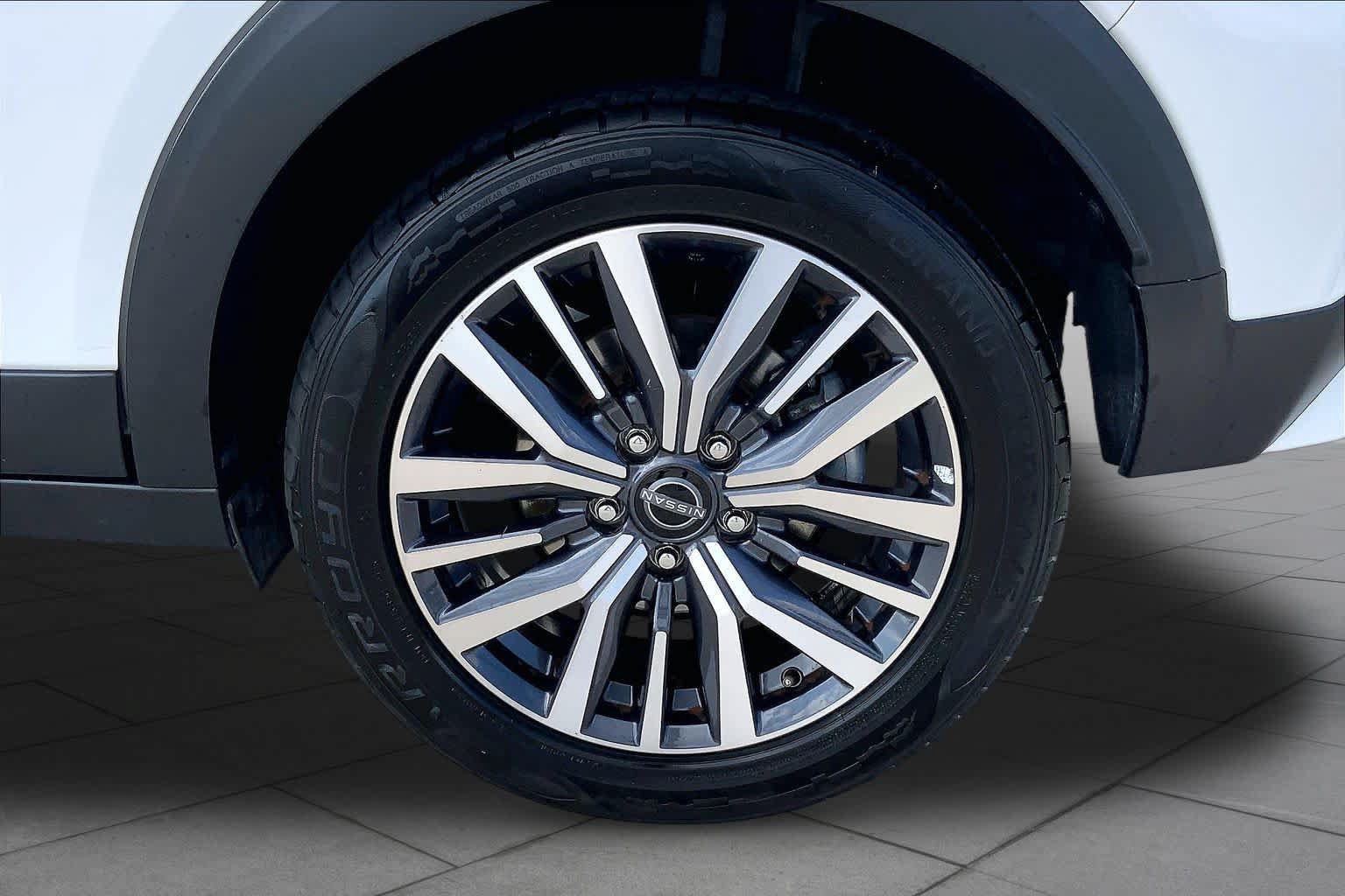 Used 2023 Nissan Kicks SV FWD image 11