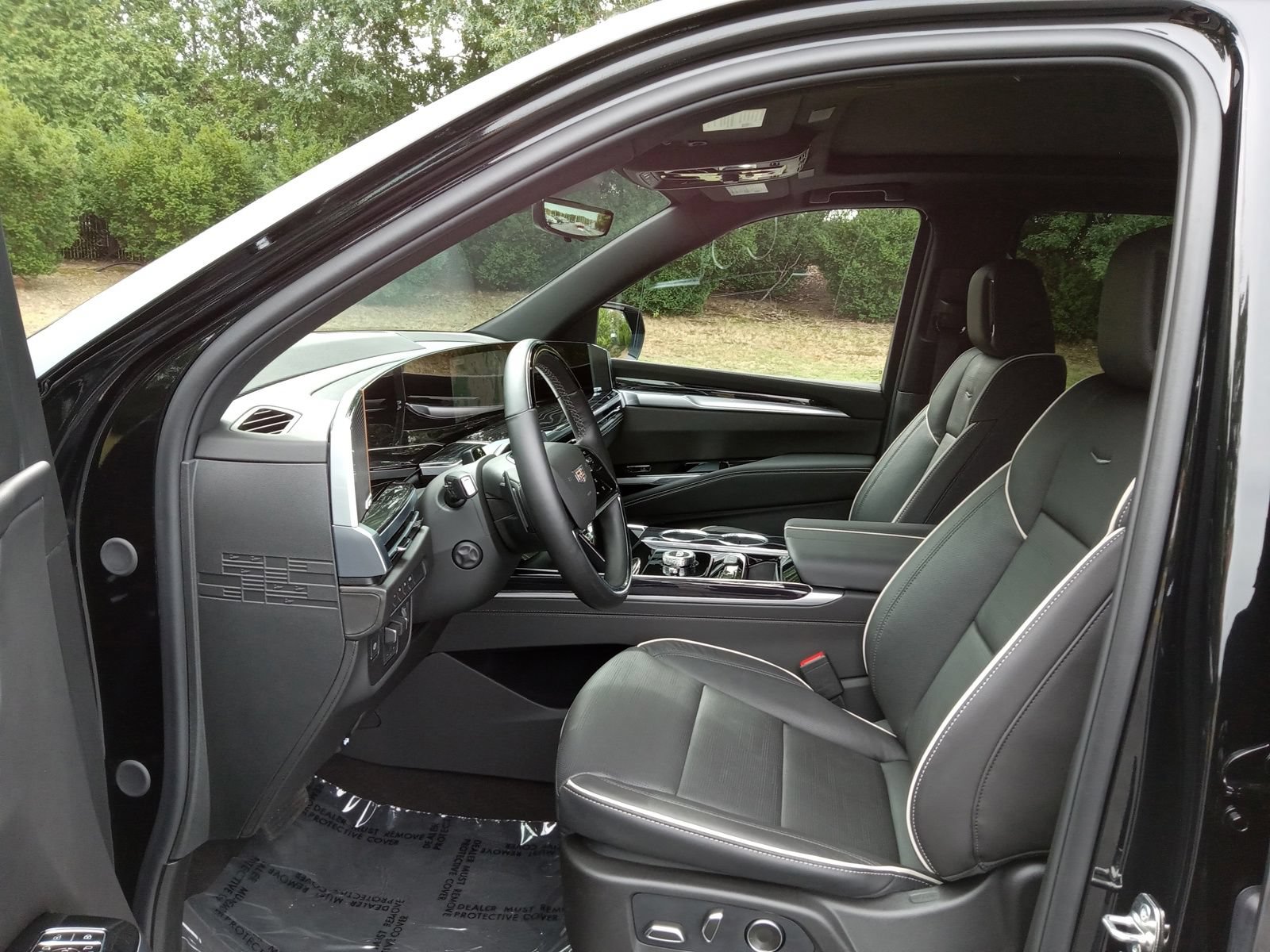 New 2026 Cadillac Escalade ESV Sport w/ LPO, ONYX Package AWD/4WD image 9