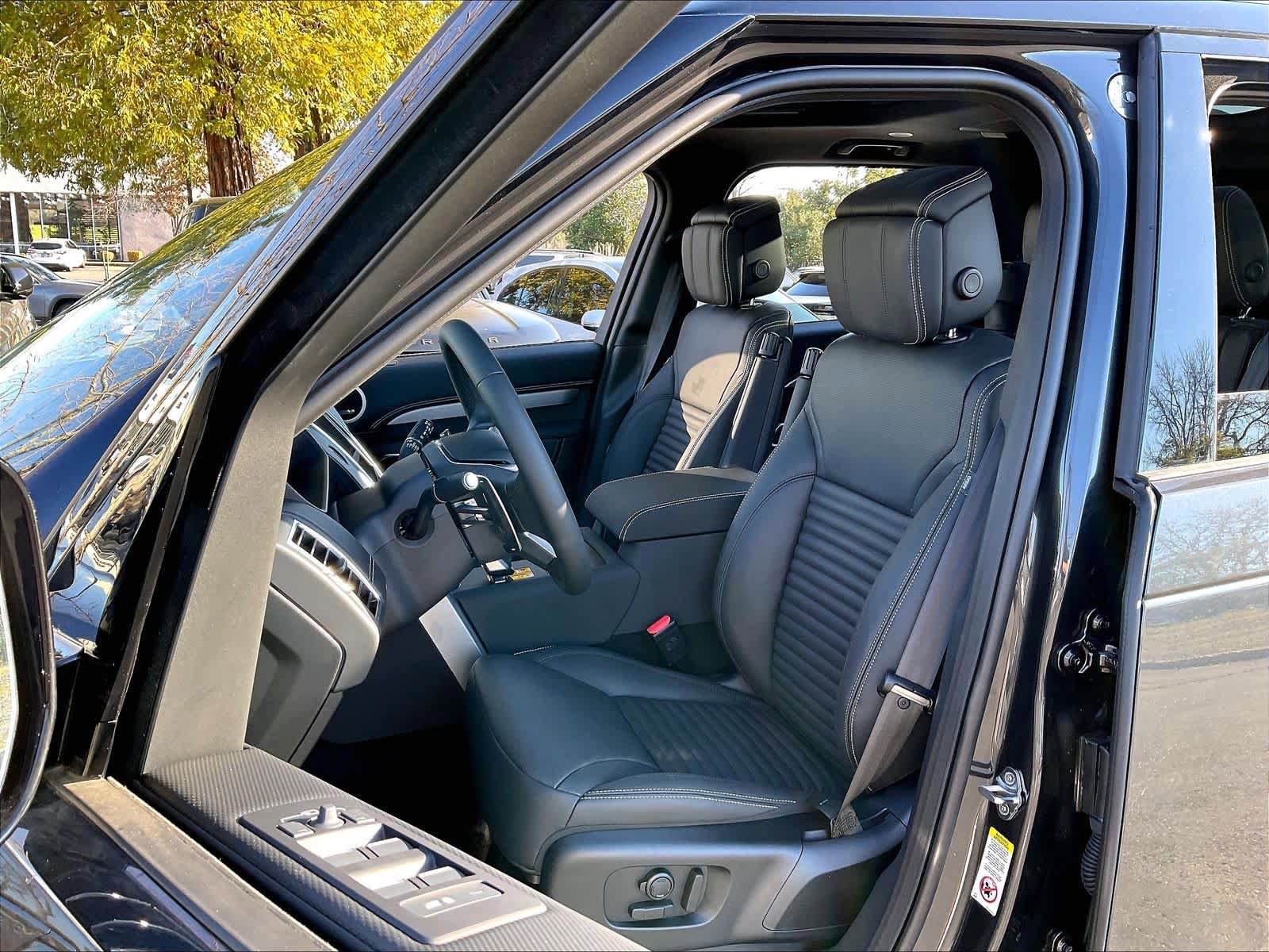 New 2026 Land Rover Discovery Limited Edition AWD/4WD image 11