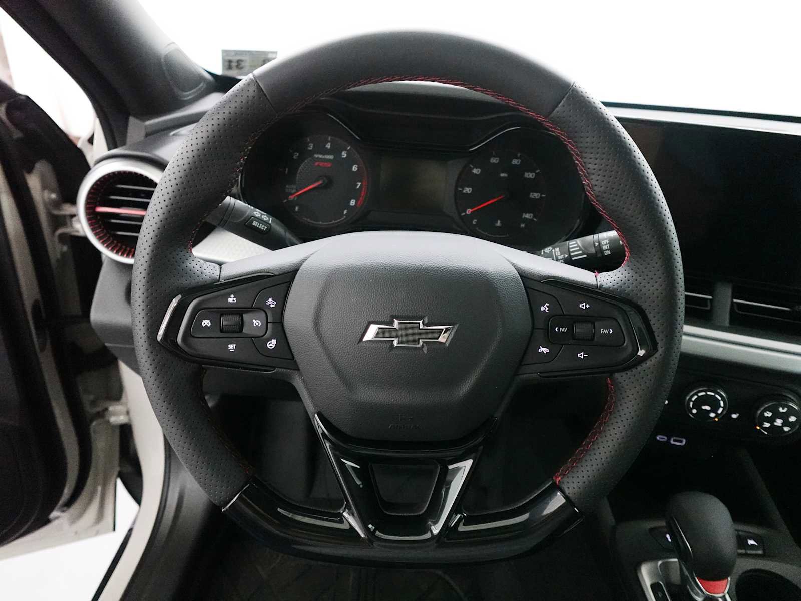 Used 2026 Chevrolet Trax RS FWD image 16