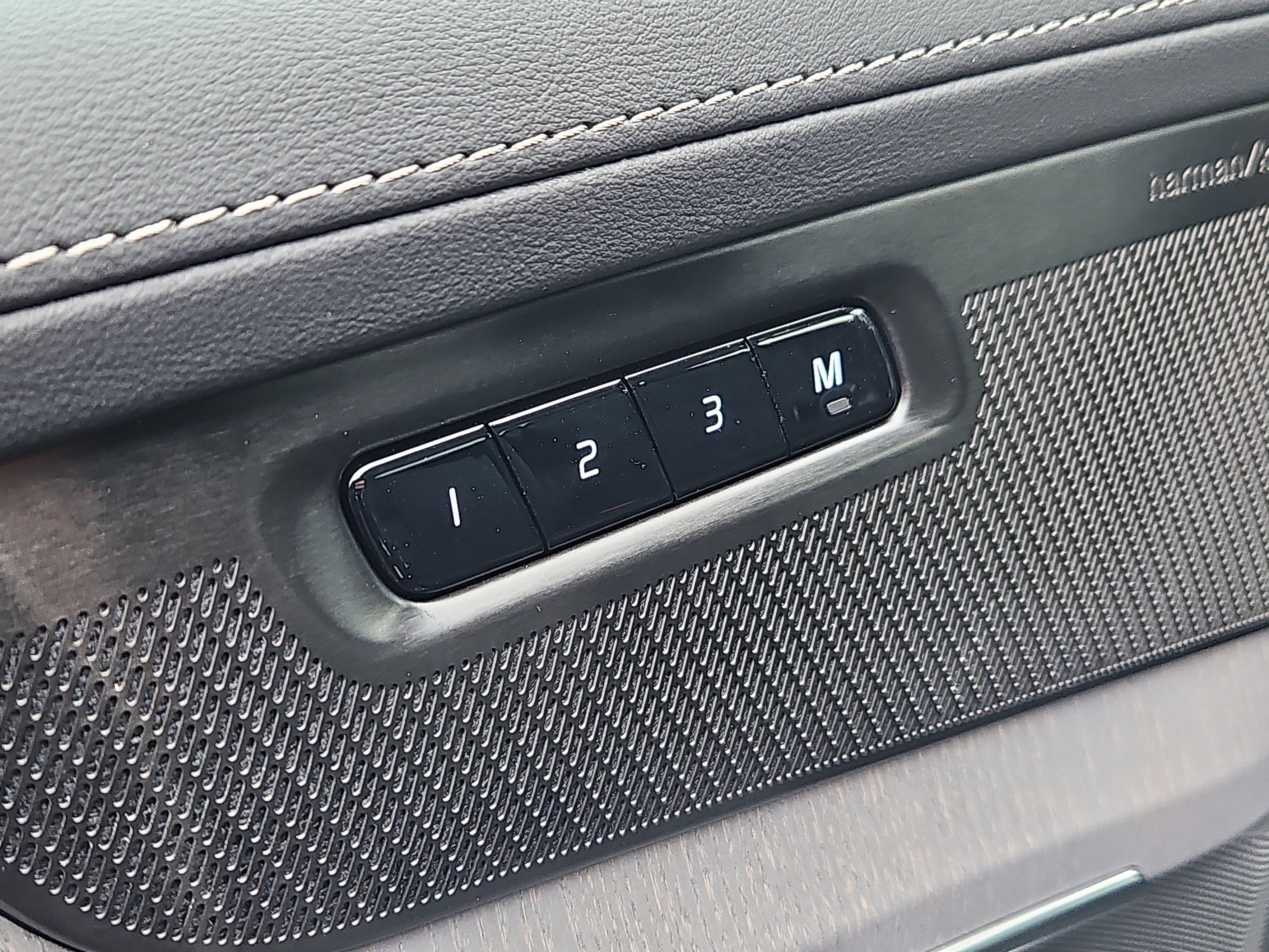 New 2026 Volvo XC90 B6 Ultra w/ Protection Package Premier image 11