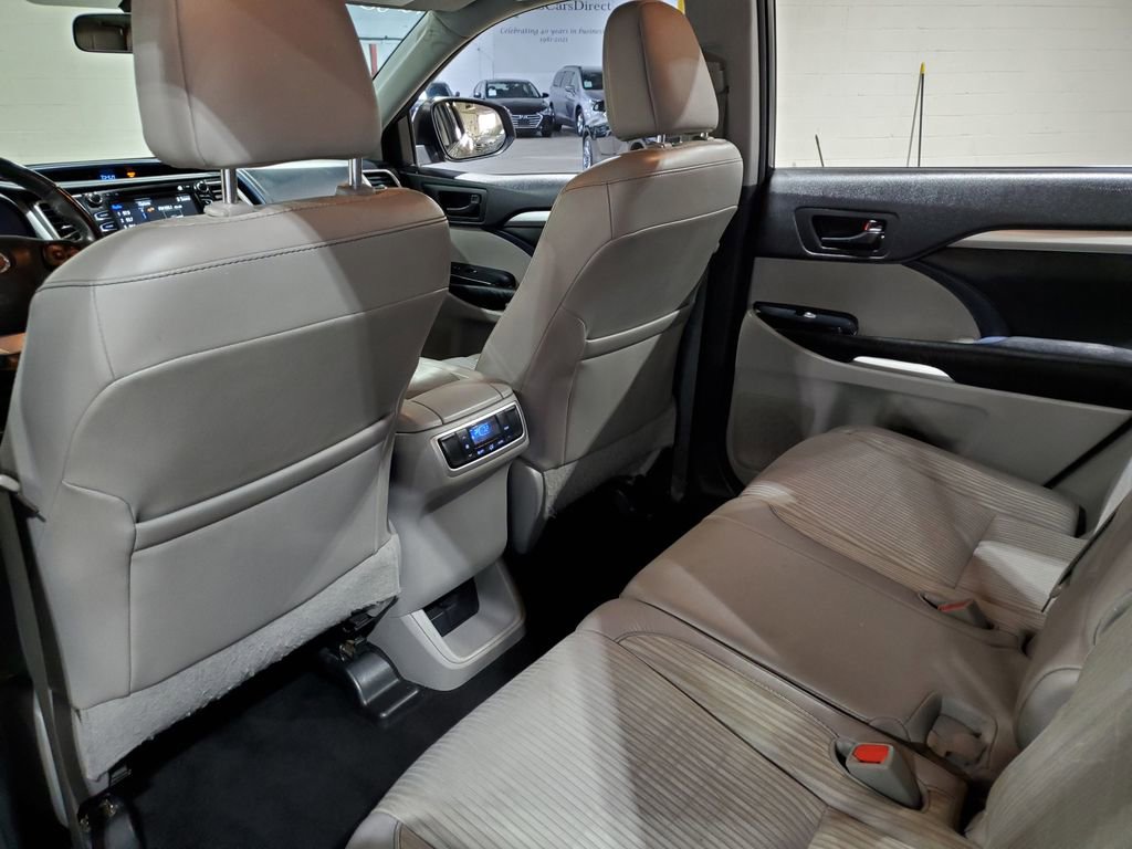 Used 2016 Toyota Highlander Plus FWD image 25