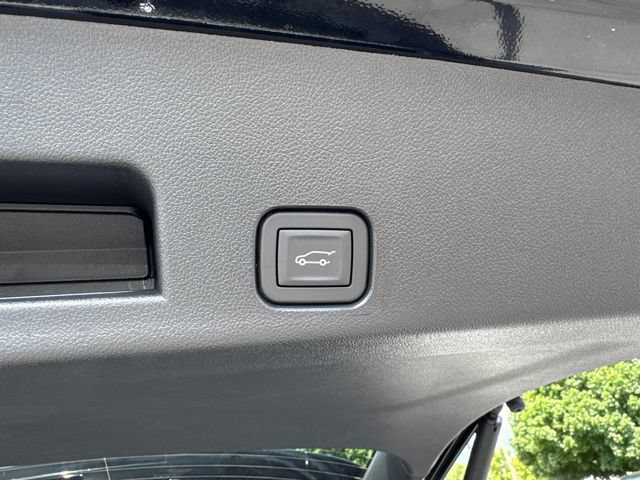 New 2026 Chevrolet Traverse High Country w/ LPO, Floor Liner Package AWD/4WD image 14