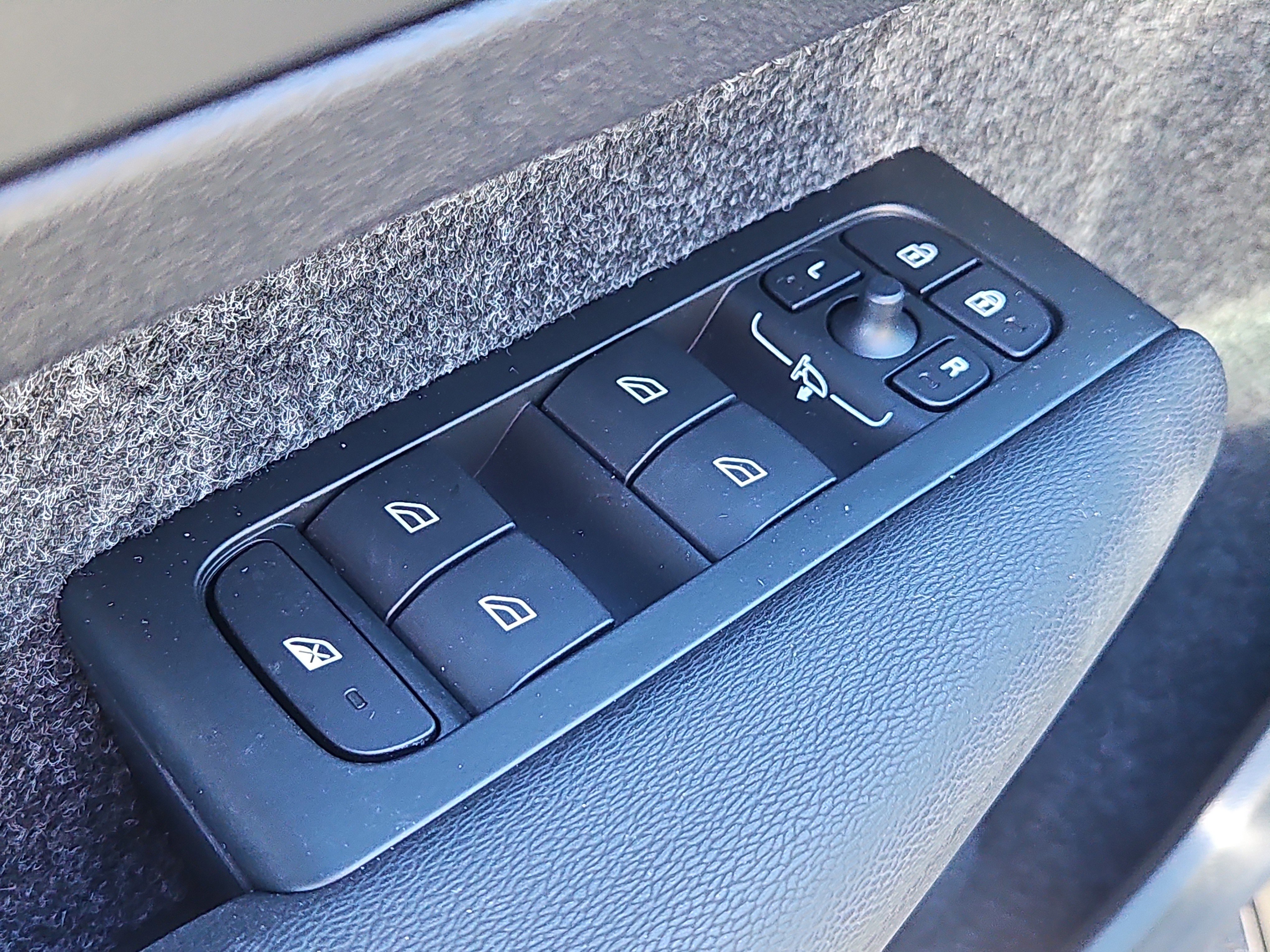 New 2026 Volvo XC40 B5 Core w/ Protection Package Premier image 16