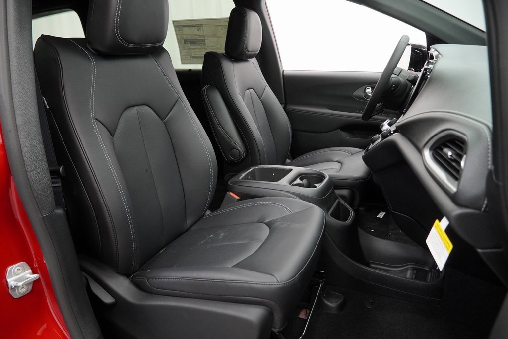 Certified 2025 Chrysler Pacifica Select image 41